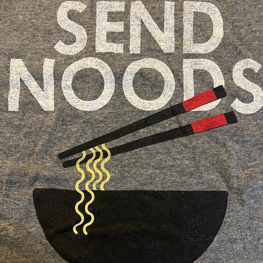 Send noods-graphic tee